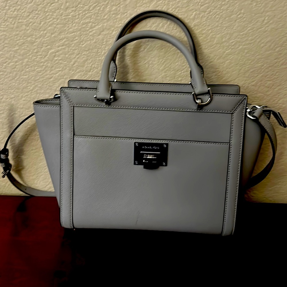 Gray Micheal Kors purse. No tears and zipper is good with shoulder strap